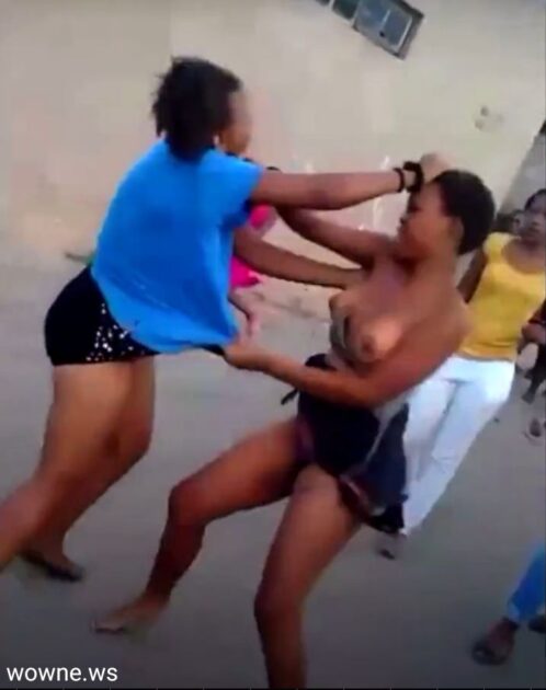 Public Catfight For Sex - Boobs out as 2 ladies fight and strip themselves naked in public over a man  (18+) â€“ Wow News