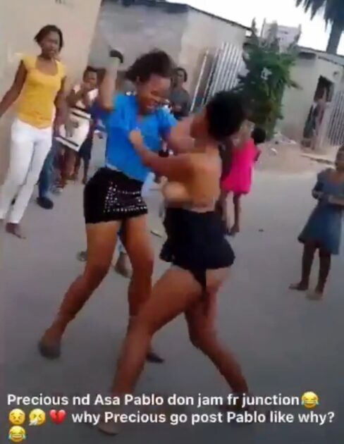 Breasts Pop Out In Public As 2 Girls Fight On The Street Over A Man (18+) –  Wow News