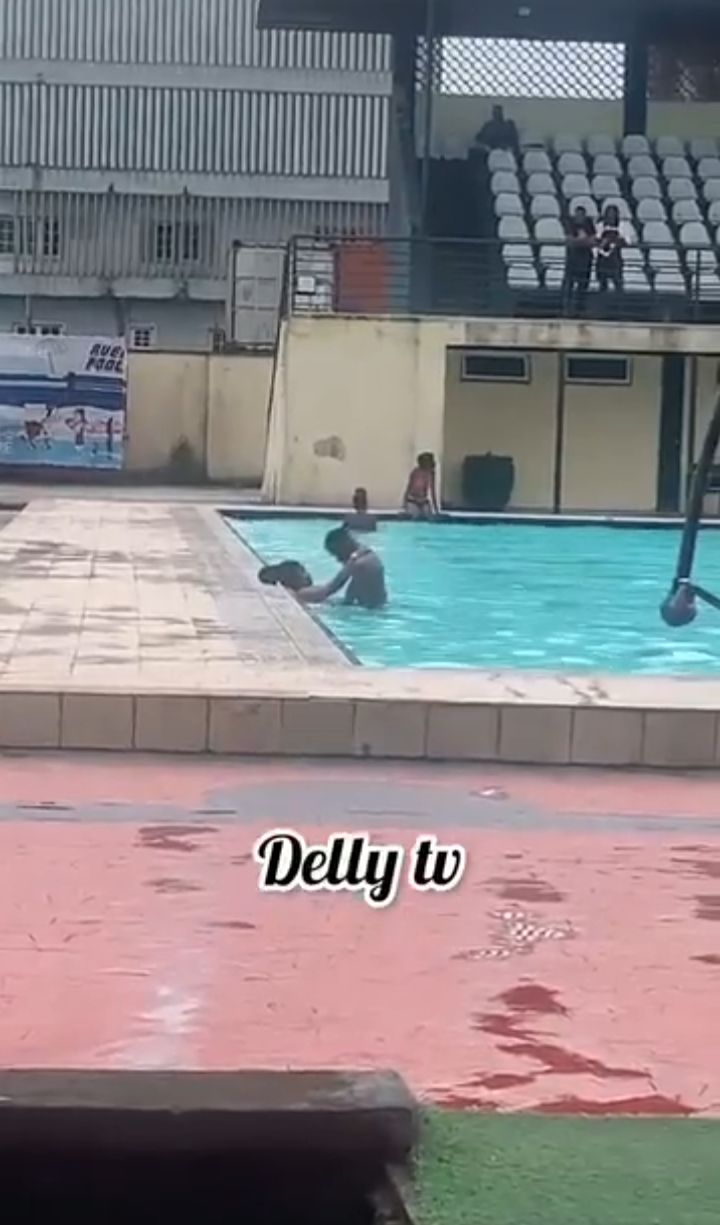 Shs Leaked African Couple Caught Having Sex In The Pool In Public 18