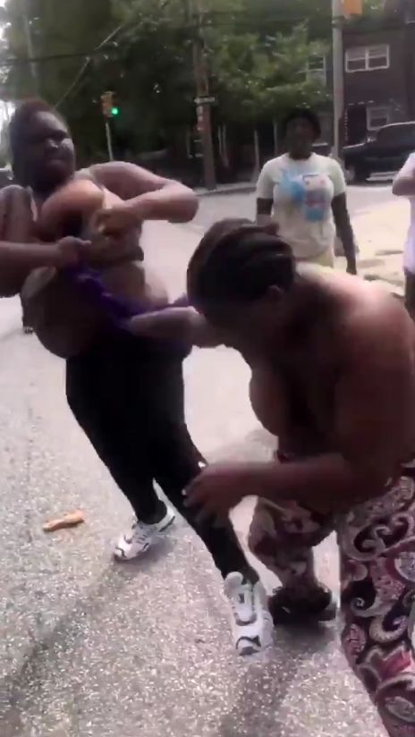 Breasts Pop Out As 2 Black Girls With Big Breasts Get Caught Fighting In  Public Over A Rich Man (18+) – Wow News
