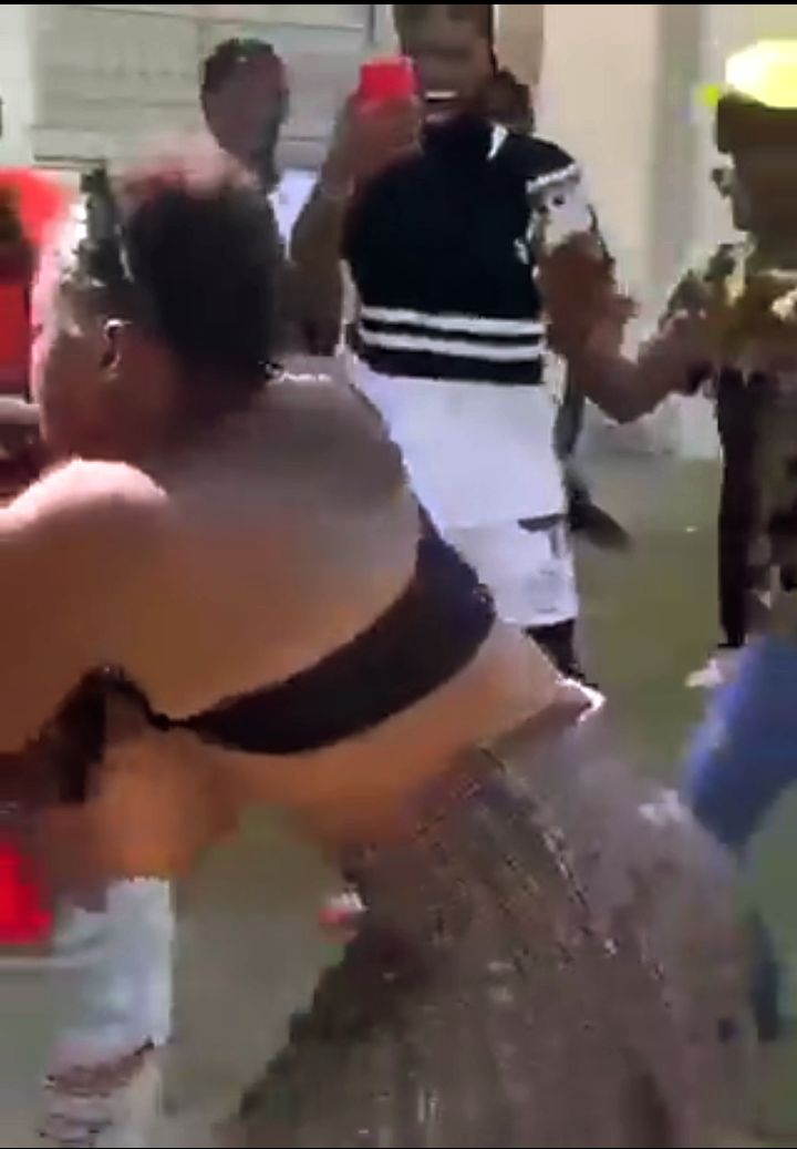 Breasts Pop Out As 2 African Girls Get Caught Fighting Over A Man In Public  (18+) – Wow News