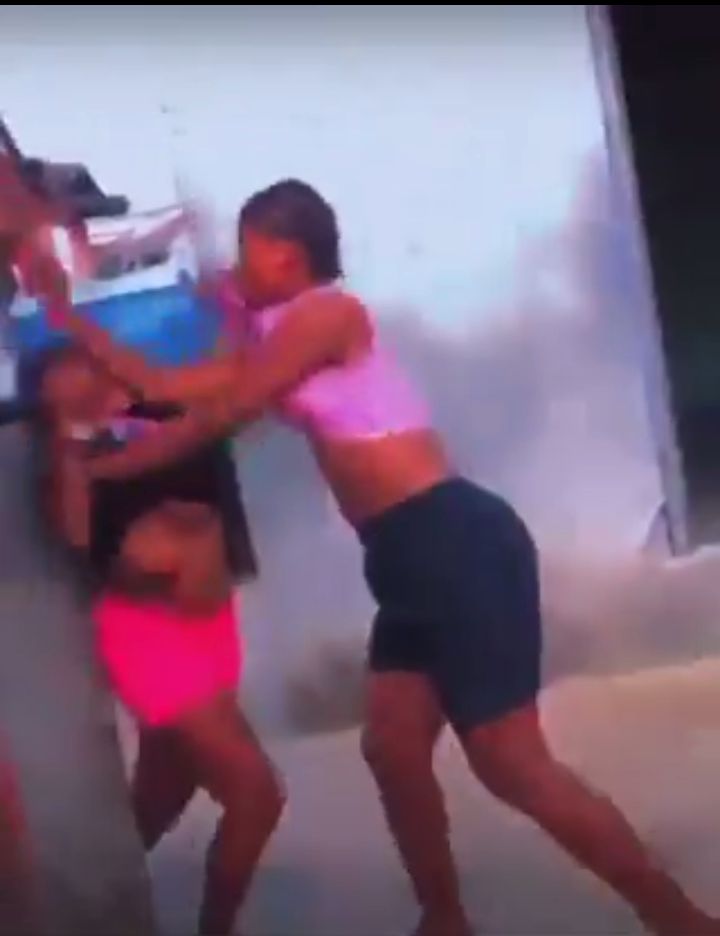 Breasts Pop Out As Nigerian Girl With Big Breasts Gets Beaten Up In Public  (18+) – Wow News