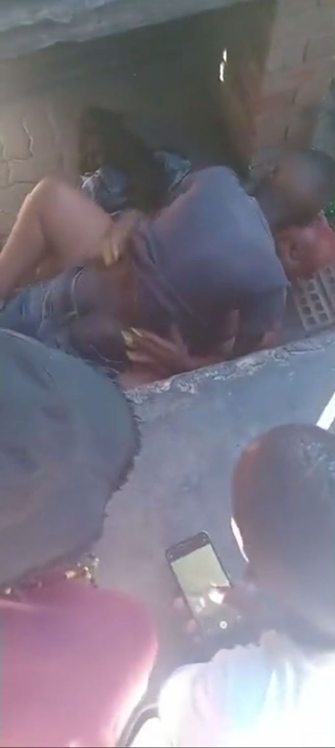 [TrendyMediaToday.com] Mzansi Couple Having Sex On The Ground In Public (18+) {file_size} {filename}